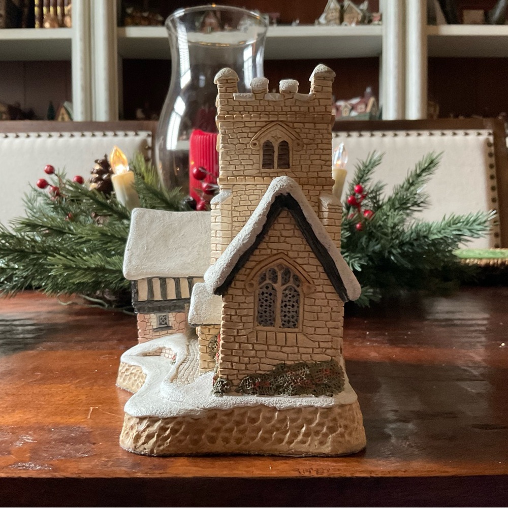 A Christmas Carol Cottage 1989 by David Winter - Picture 4 of 6